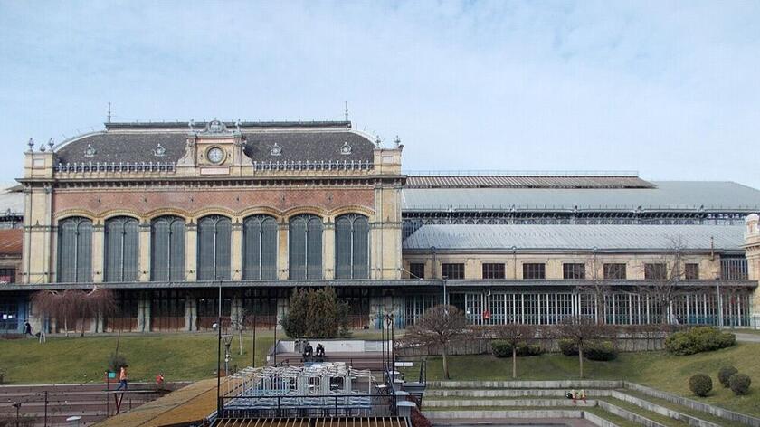 A Nyugati pályaudvar vas-üveg csarnoka és homlokzata, Budapest VI. kerület