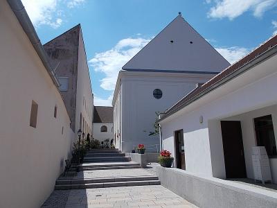 Alte Reformierte Kirche Und Pfarrhaus 2020 Papa 1