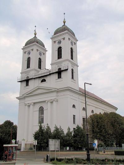 800px Kunhegyes Ref Templom 1