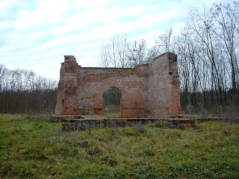 800px Nyiradony Chapel Ruin 1