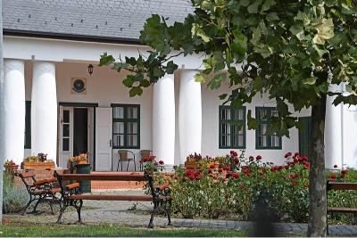 Nagyhalász,_Csuha–Kállay-kúria_2023_02 (1) Debrecen_foter